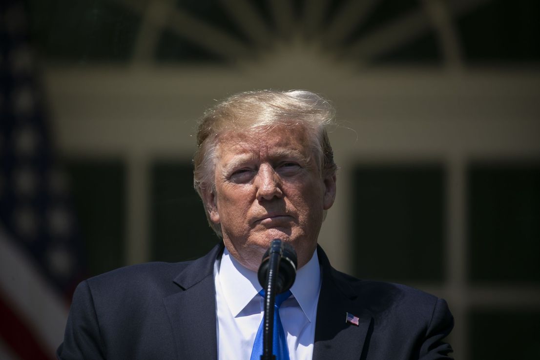 Acciones y bonos caen por comentarios de Trump sobre el comercio