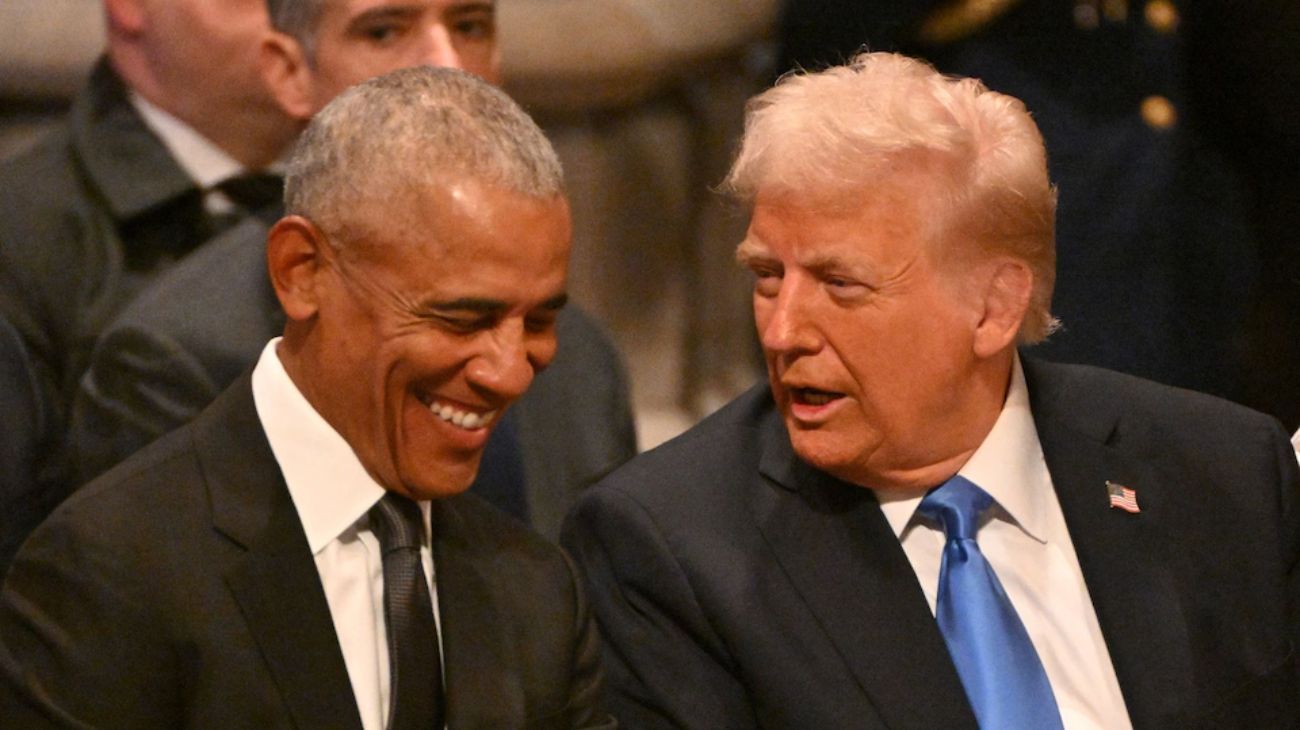 "Kamala usa Aqua Velva...", "¿Quedan galletas?" y otros memes absurdos del 'cuchicheo' entre Obama y Trump