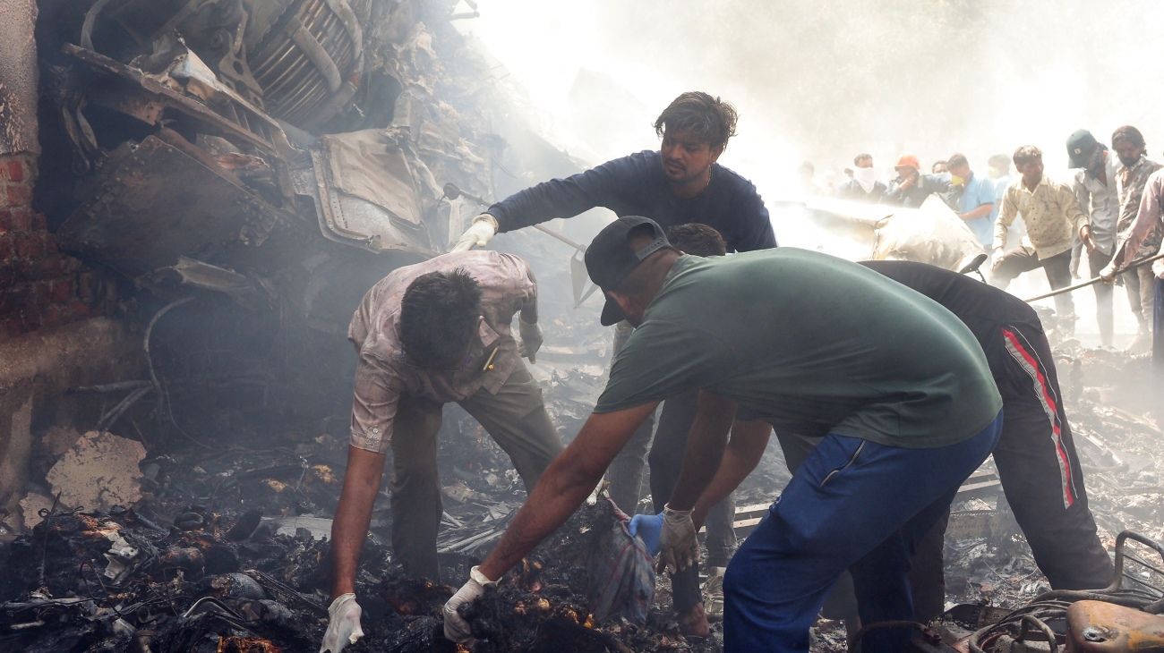 Terrible accidente: se estrelló un avión de Air India que iba a Londres y se hallaron 204 cuerpos