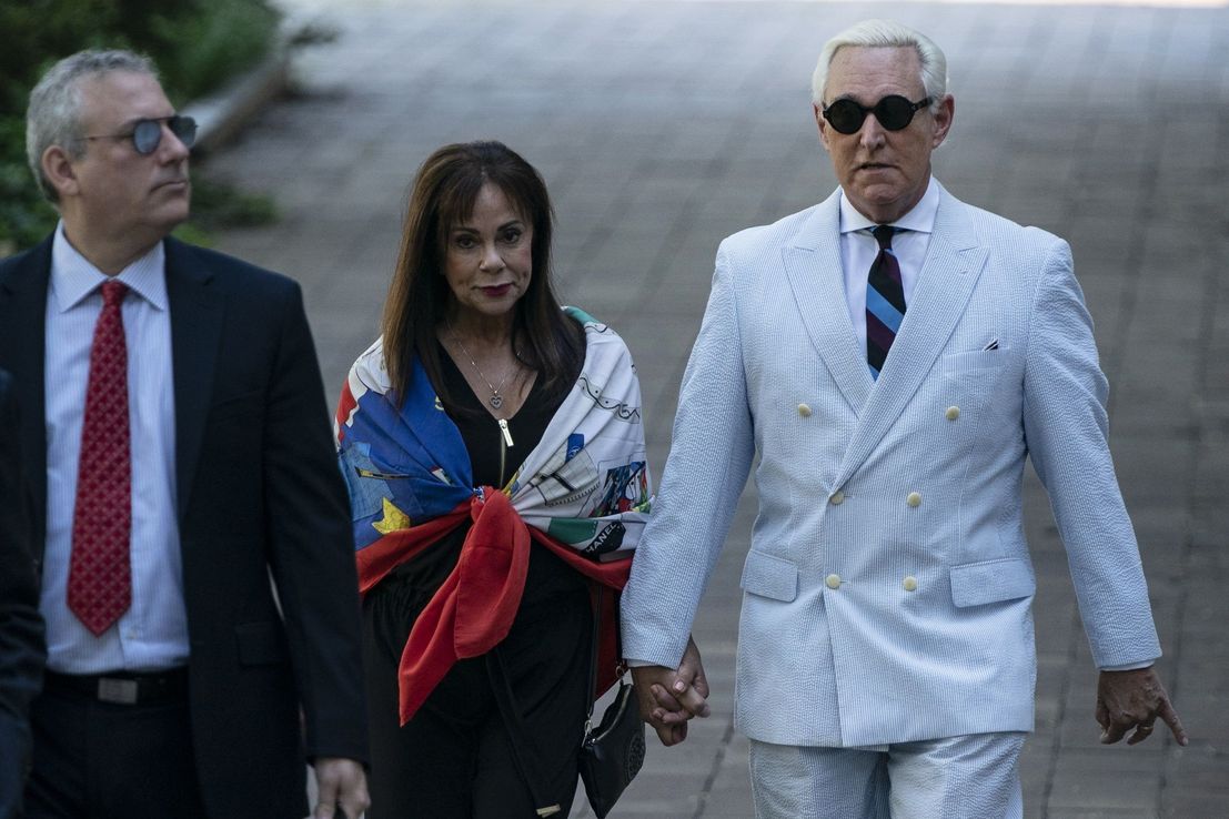Prohiben a Roger Stone usar Instagram, Twitter y Facebook