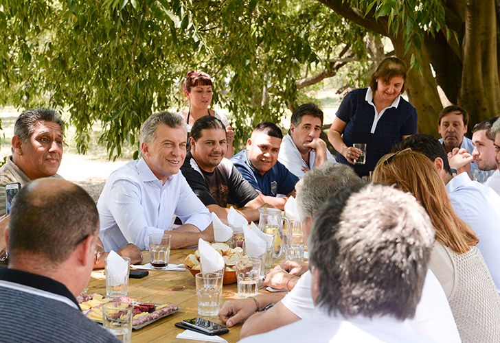 Mauricio Macri comió un asado en el Mercado Central