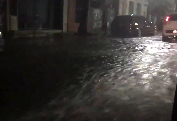 Acertó el SMN, llovió mucho en Capital y se mantiene el alerta