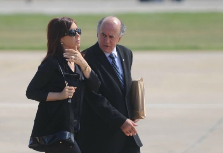 Parrilli se reunió con CFK y salió fuerte contra la "ética" de La Nación y Clarín