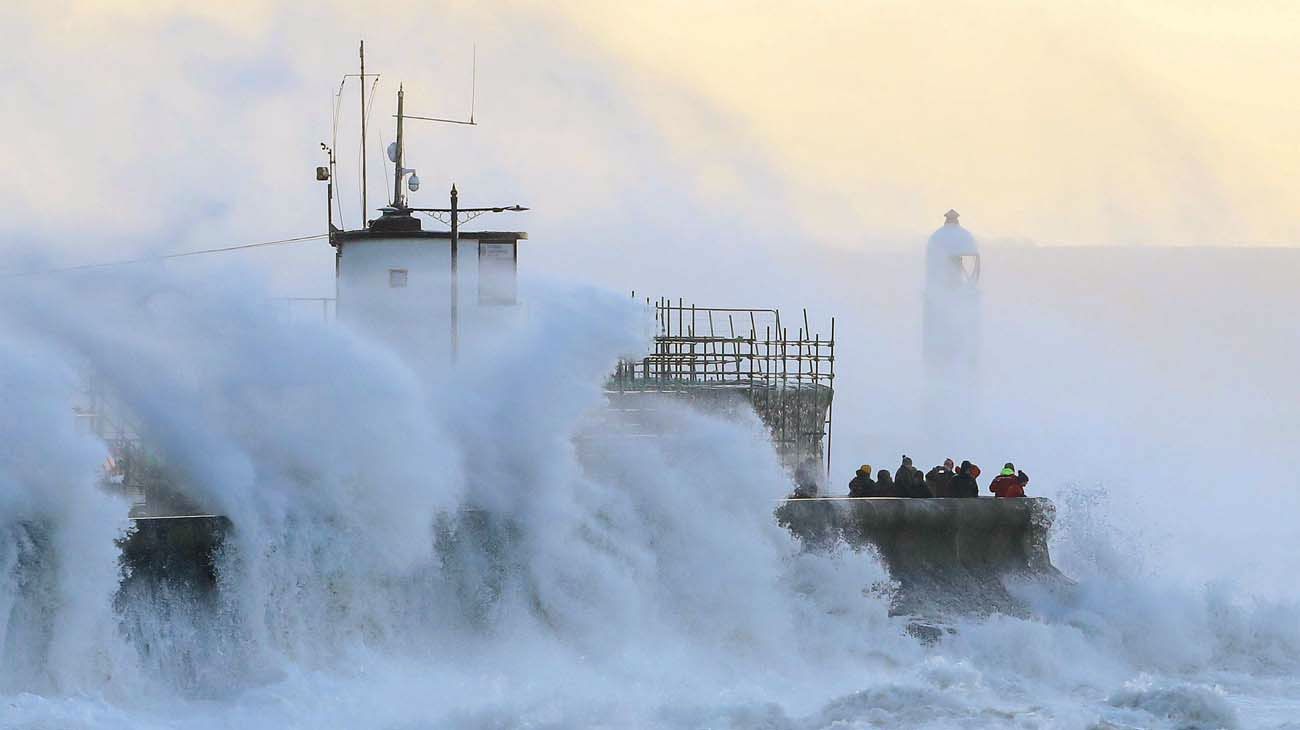 Feroz tormenta sacude el Reino Unido y el norte de Europa