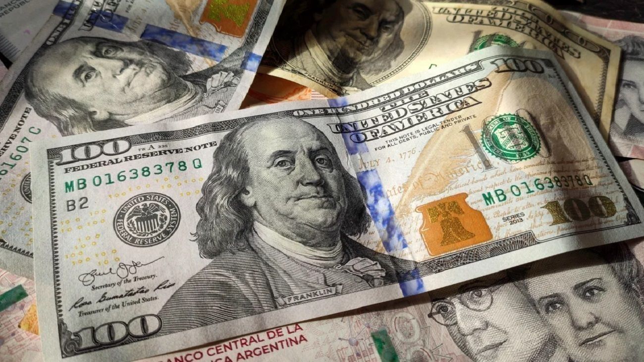 Dólar tranquilo, leve baja del riesgo país y compra de dólares por el Banco Central
