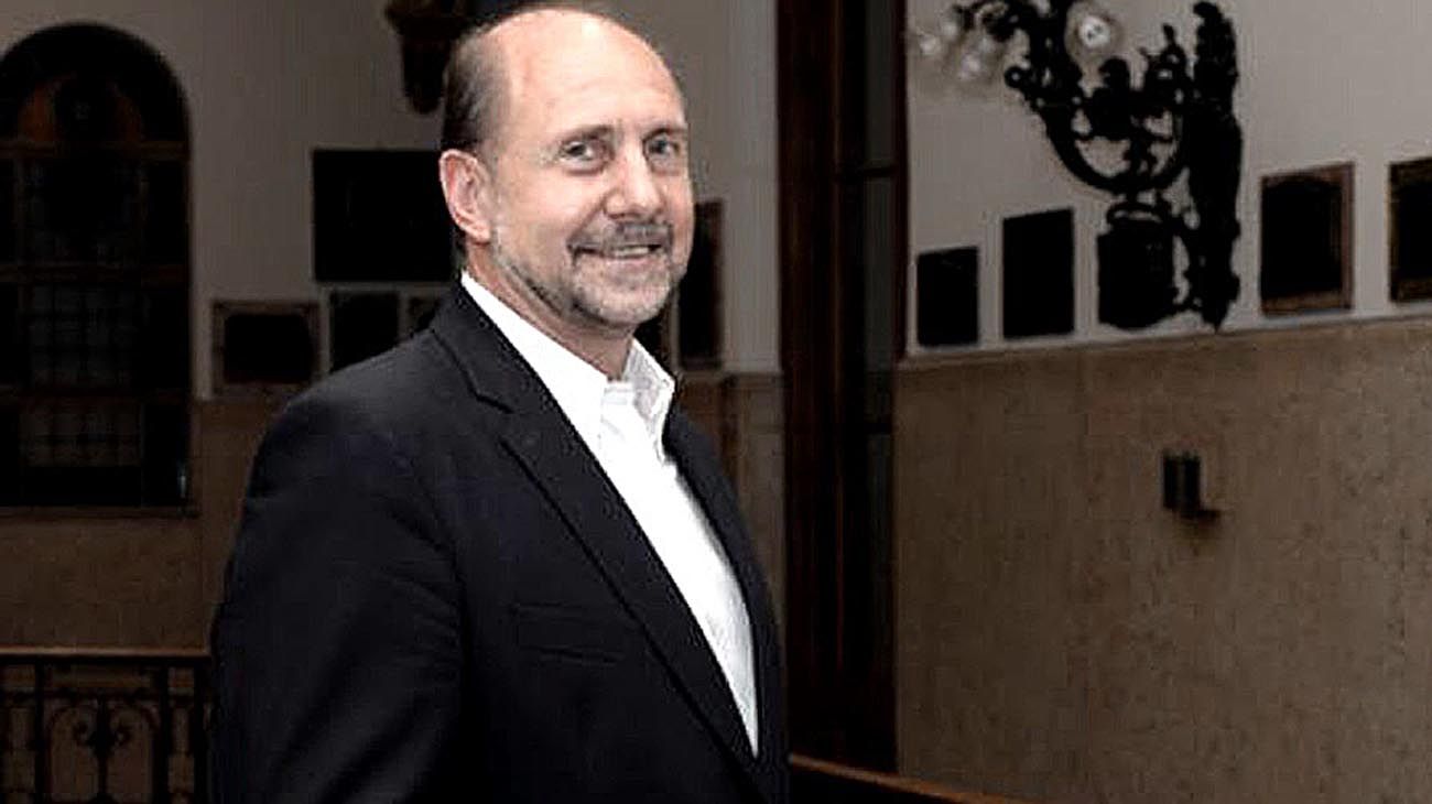 Perotti decreta un recorte de hasta el 50% en los sueldos de sus funcionarios