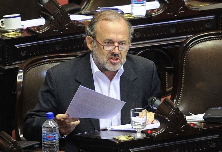 Polémica denuncia de "contratos ocultos" entre Amadeo y la Ciudad