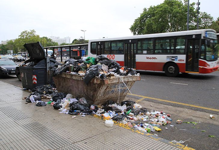 Tapados de basura: la Ciudad propone volver a quemar residuos