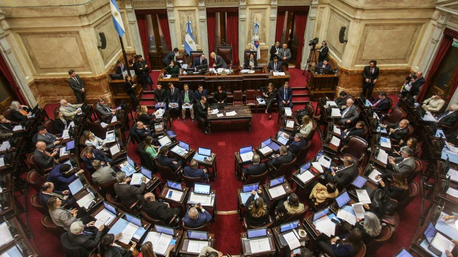 Los senadores retrocedieron con el aumento de sus sueldos y los congelaron hasta el 31 de diciembre