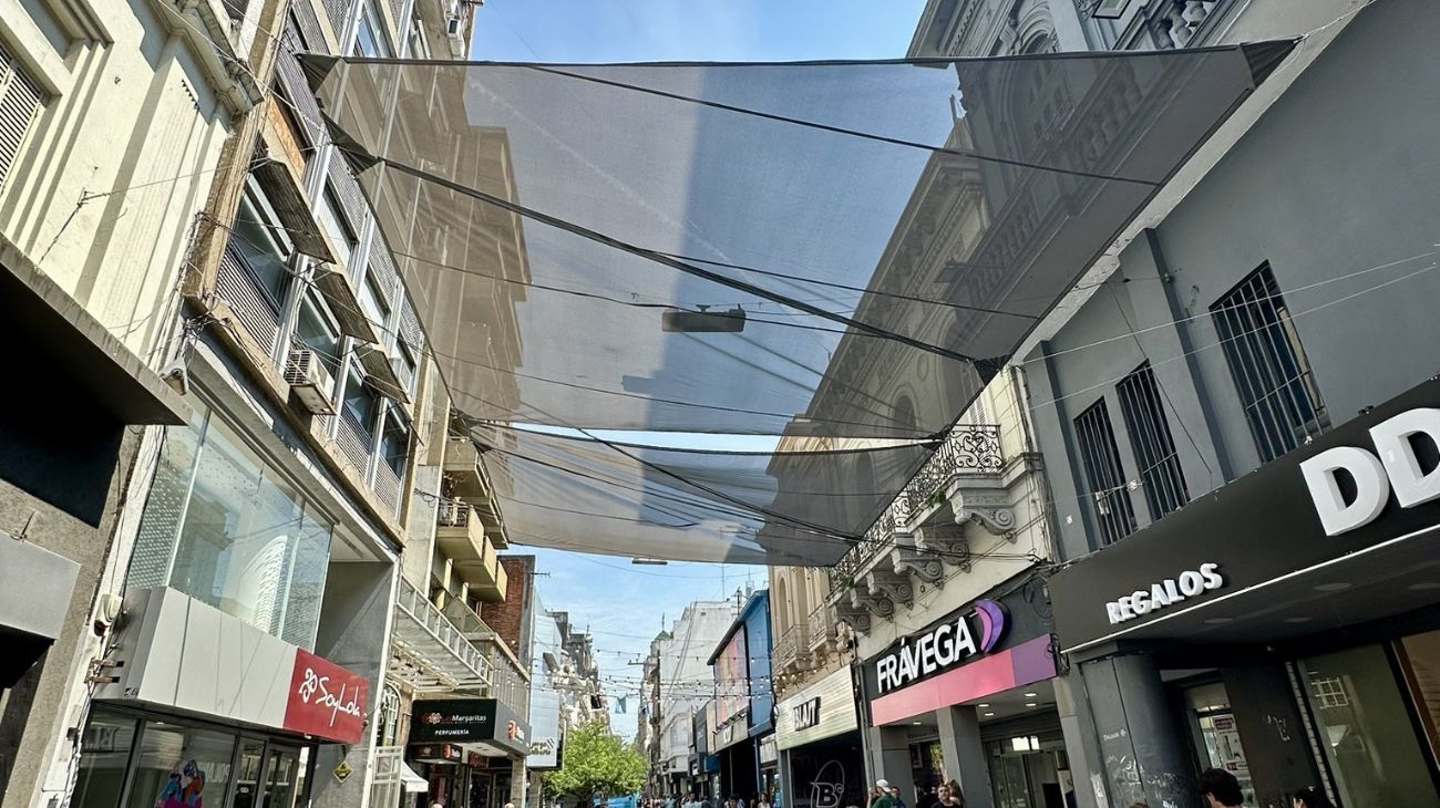 En Rosario pusieron toldos en las calles para combatir el calor: "Cuatro o cinco grados menos"