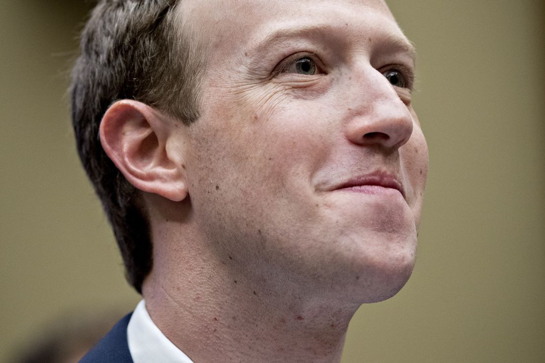 Multa récord a Facebook en Italia por vender datos de sus usuarios