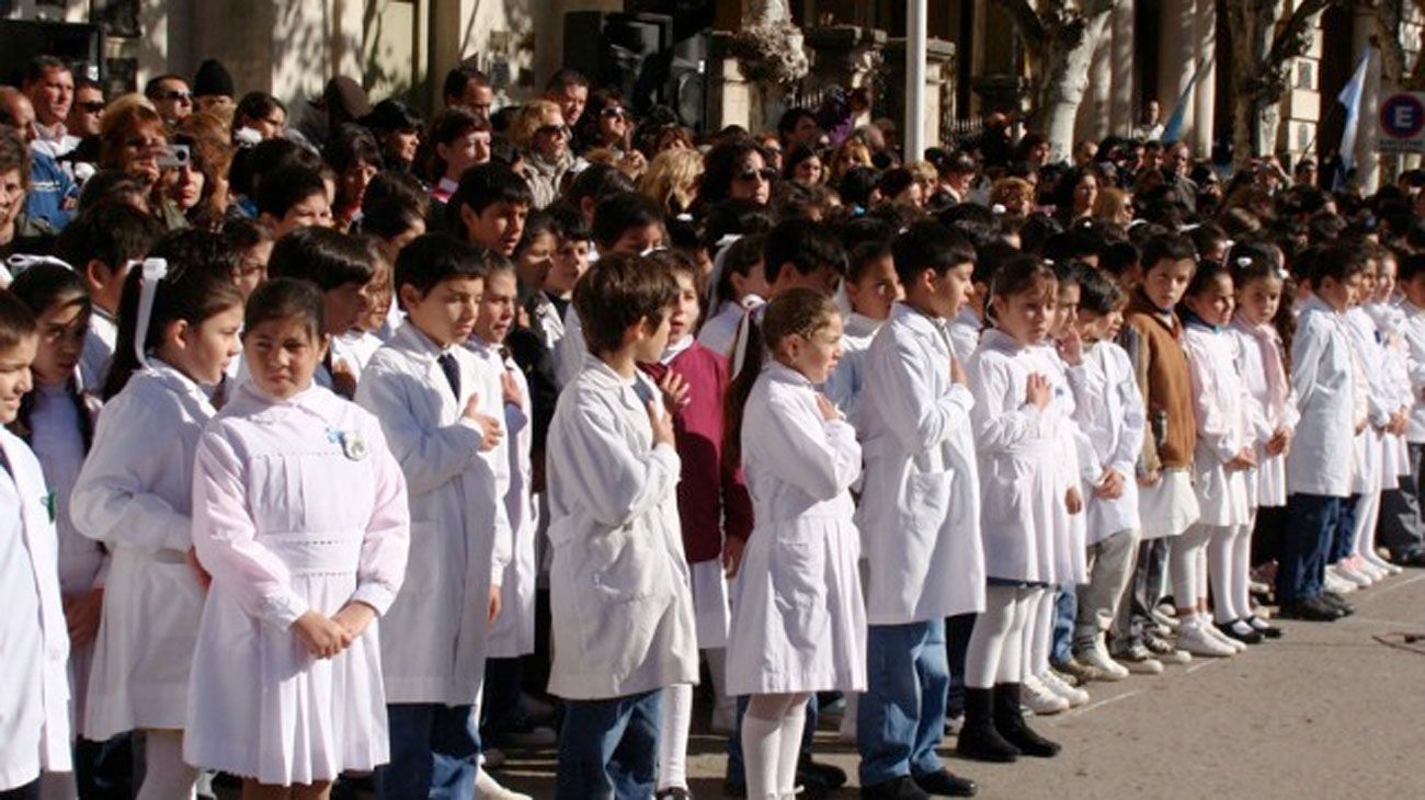 Comenzaron las clases pero la tensión con los gremios docentes se mantiene