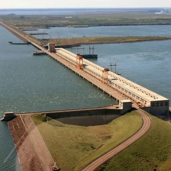 "El que maneje el río Paraná maneja la riqueza de la Argentina”, advirtió Carlos del Frade en “QR!”