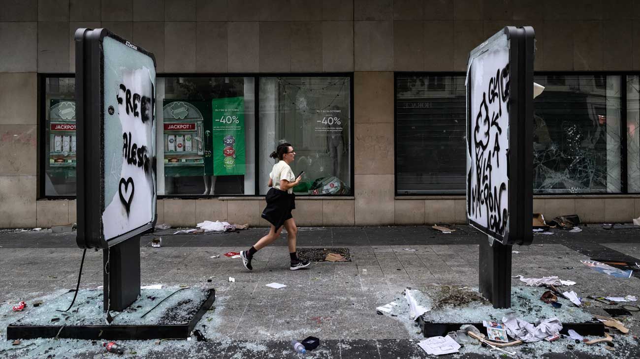 Toque de queda parcial en varias ciudades de Francia ante la oleada de violencia