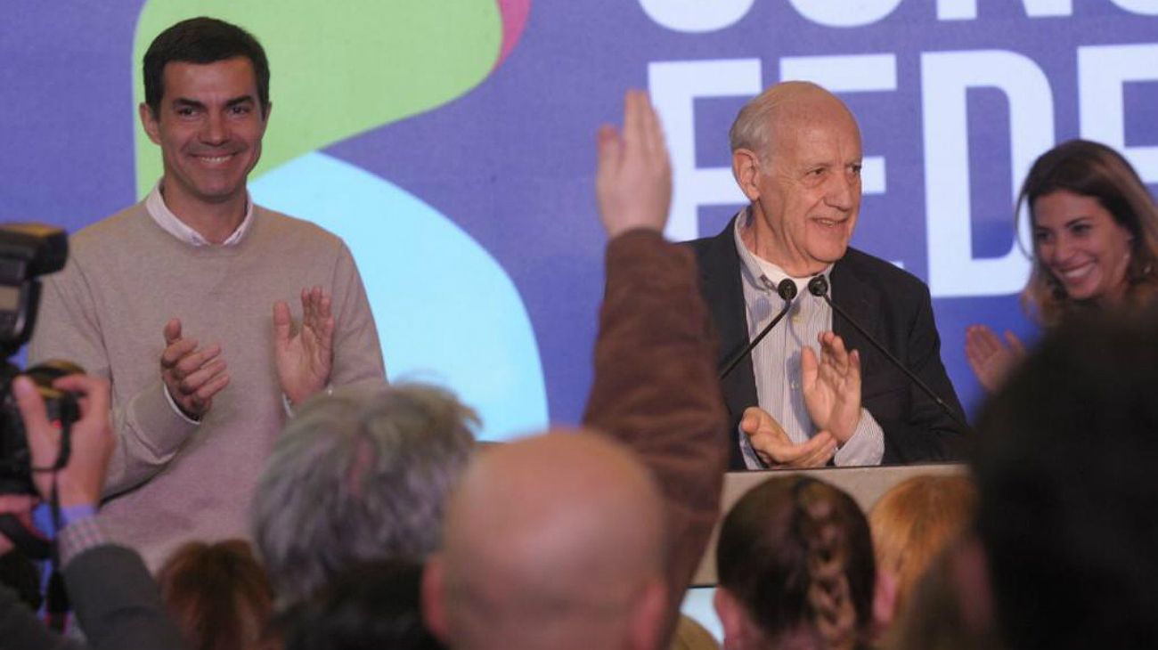 Lavagna cree que Macri llegó a su techo y buscará colarse en un balotaje