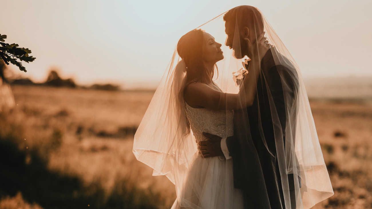 Dormir separados para salvar la pareja: el “Sleep Divorce” que rompe el mito de la cama compartida