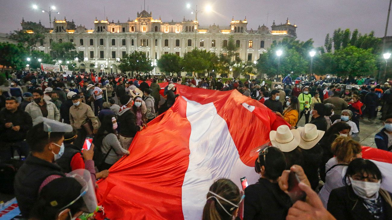 Perú: advierten sobre una "explosión inmanejable" si se extiende la incertidumbre electoral