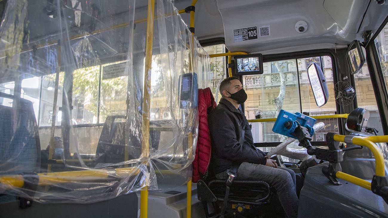 Colectivos en AMBA | ¿Cómo es el protocolo de la hora pico para que viajen pasajeros parados?