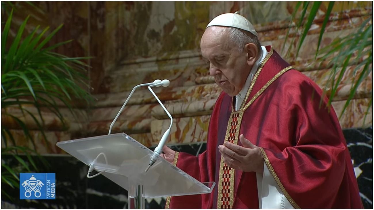 El papa Francisco encabeza la ceremonia de Vía Crucis