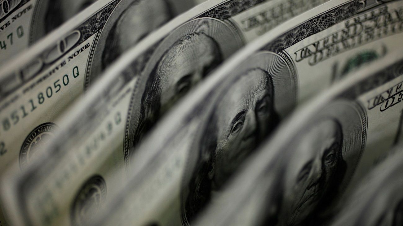 El dólar blue tiene un leve retroceso en el cierre de 17 de julio