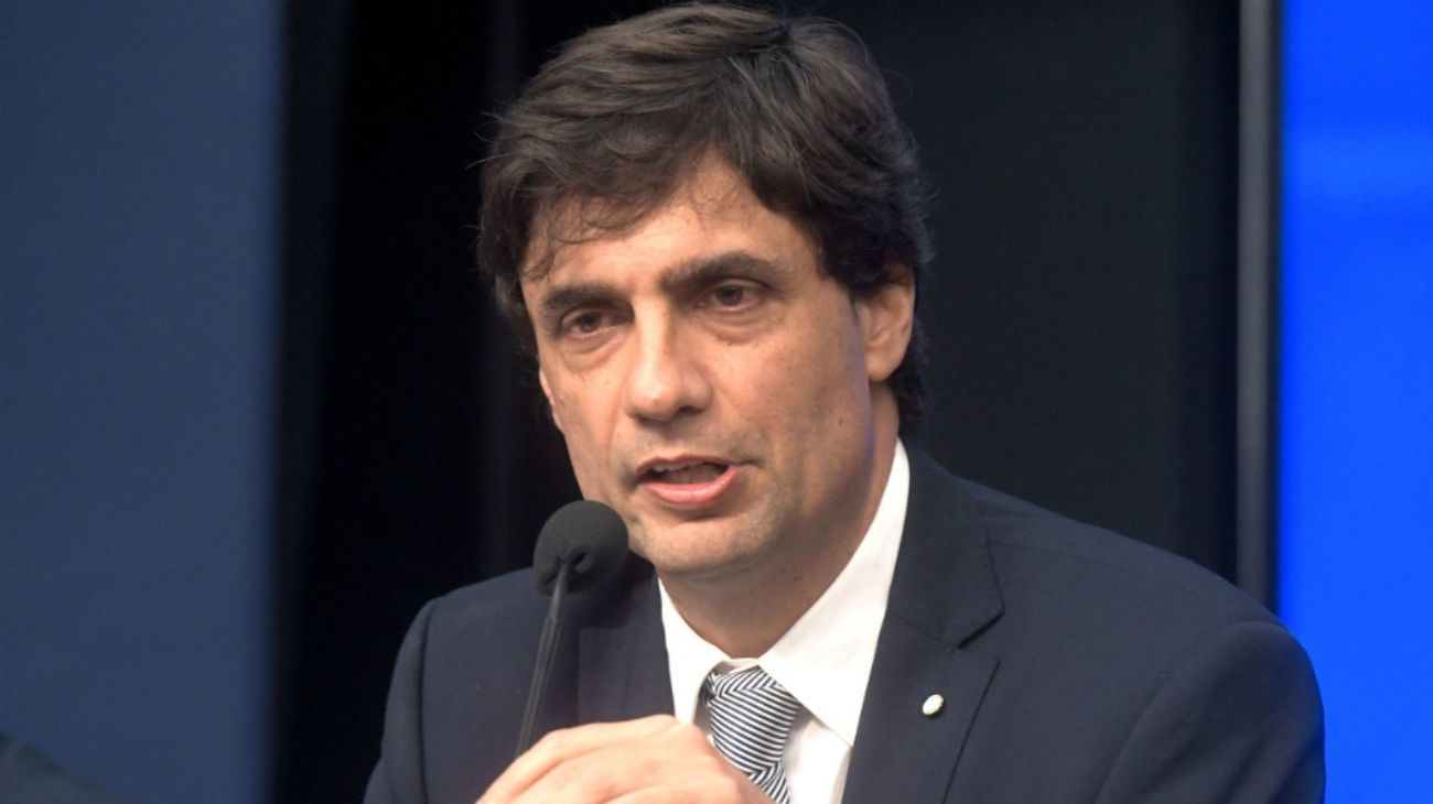 Hernán Lacunza advirtió que la dolarización de la economía significaría "saltar al precipicio"