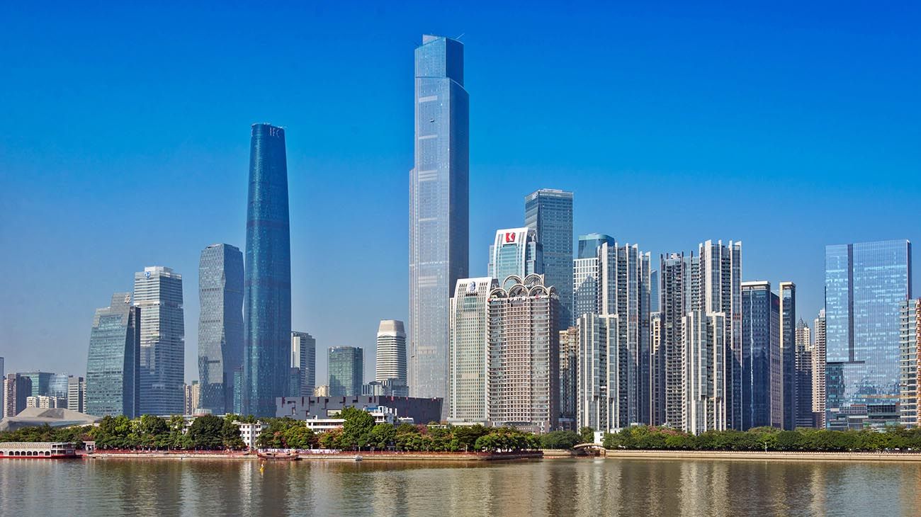 El mundo espera el fin de la pandemia y China inaugura un mega centro de cuarentena