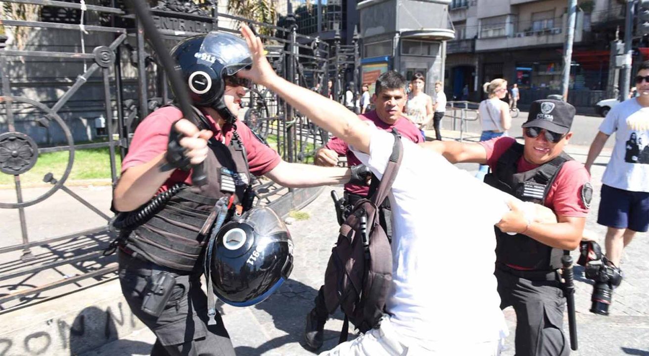 Impiden piquete en el Congreso: gases y cinco detenidos