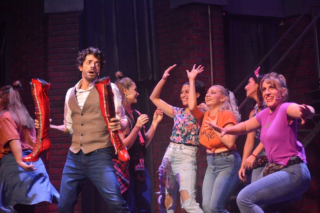 “En Kinky Boots se vive una verdadera fiesta del teatro”