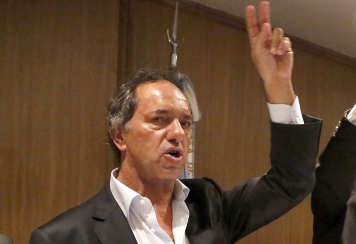 Arrancó la campaña: Scioli recorre el conurbano junto a intendentes K