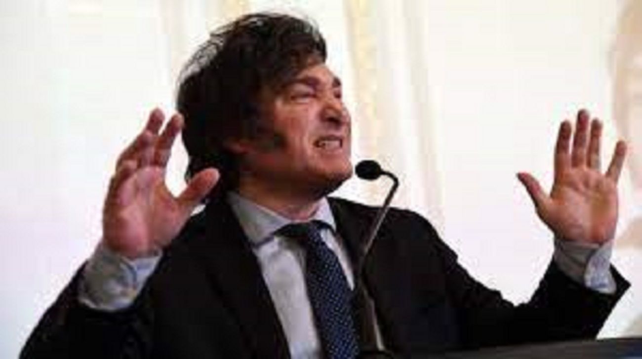 Dolarización o salir del cepo: la disyuntiva del Presidente Javier Milei