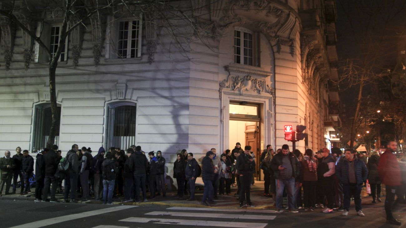 Las fotos de la vigilia frente a la casa de Cristina Kirchner en Recoleta