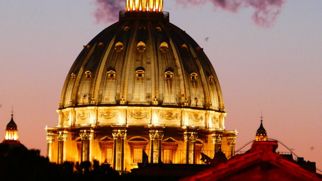 El Vaticano y Francisco sienten "dolor y vergüenza" por los abusos en Pensilvania