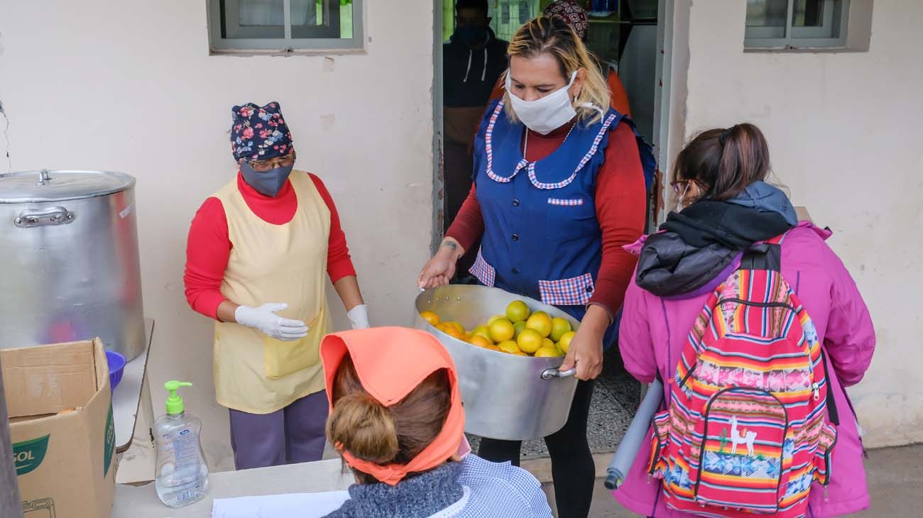 Más adolescentes trabajan para compensar la caída de ingresos familiares por la pandemia