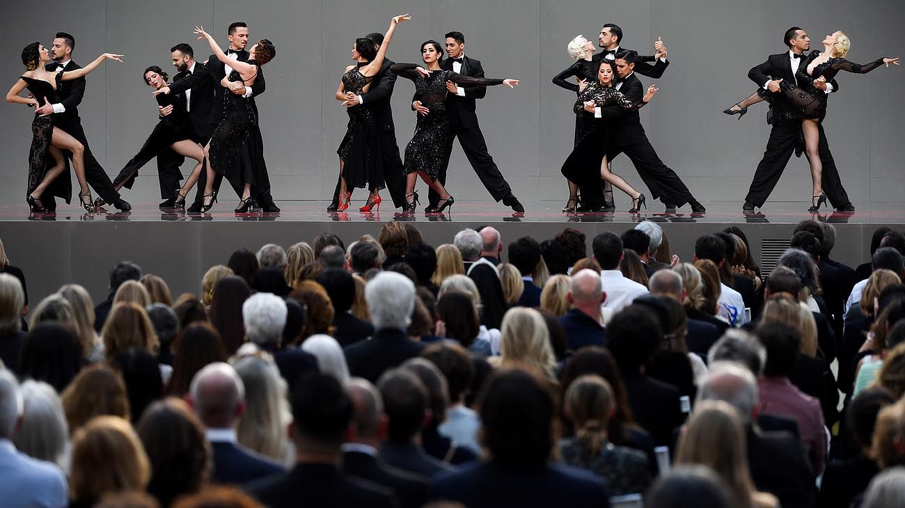 El tributo a Lagerfeld tuvo un show de tango y a todas sus musas