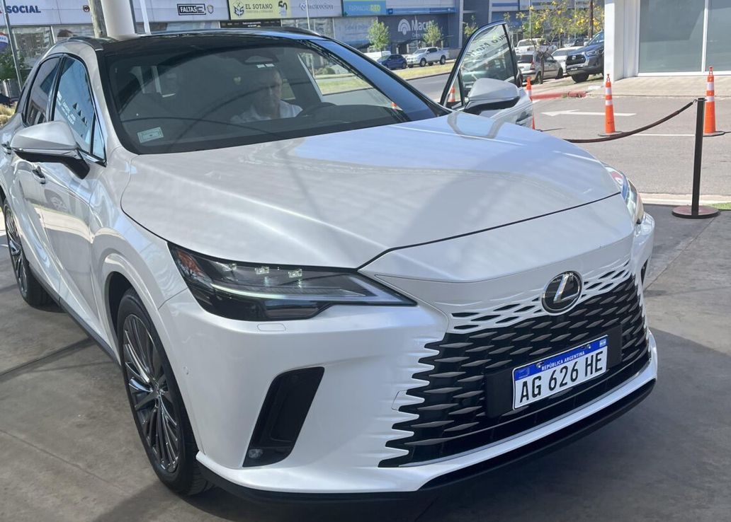 De la mano de Centro Motor, la lujosa Lexus abre en Córdoba su primer salón del interior