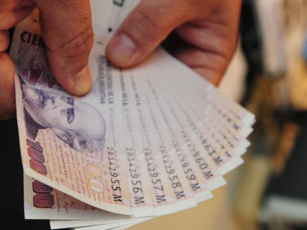El exceso de emisión monetaria podría incidir sobre el dólar y la inflación