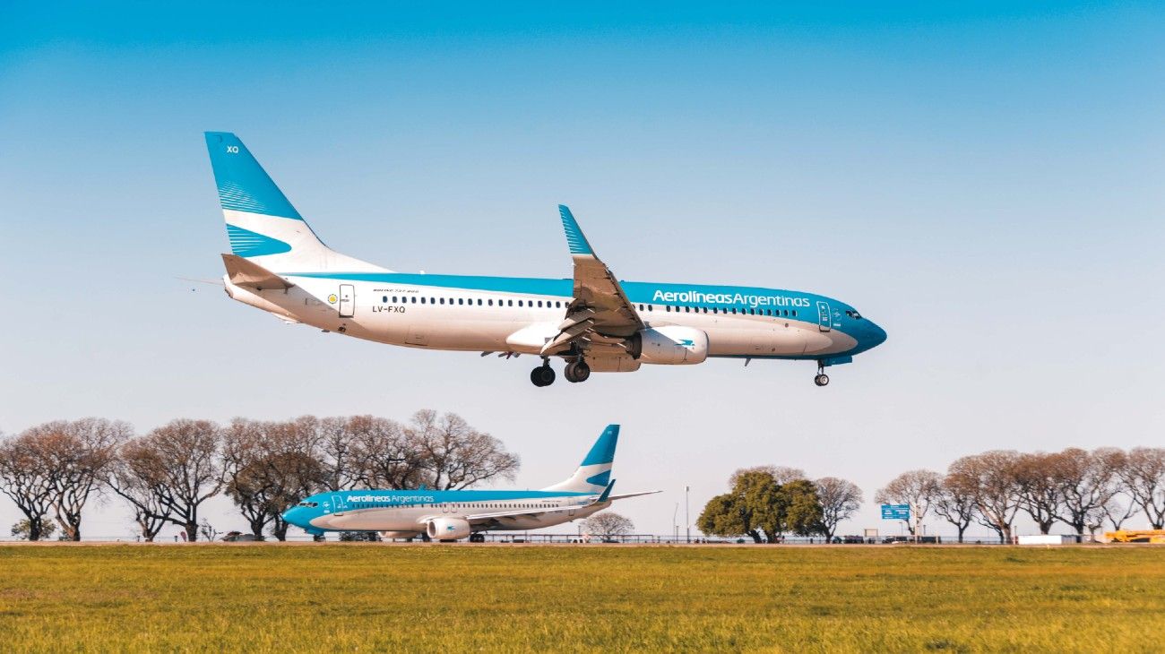 Aerolíneas Argentinas suspendió la acumulación de millas en pasajes emitidos por el Estado para los funcionarios