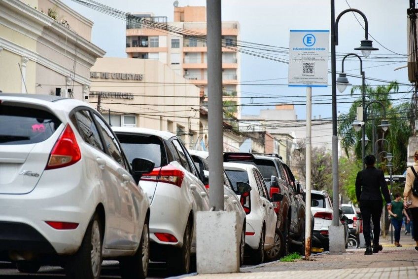 Golpe al bolsillo: el estacionamiento medido en Corrientes aumentó un 60%