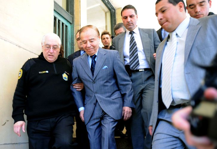 Menem y Cavallo seguirán imputados por vender una plaza