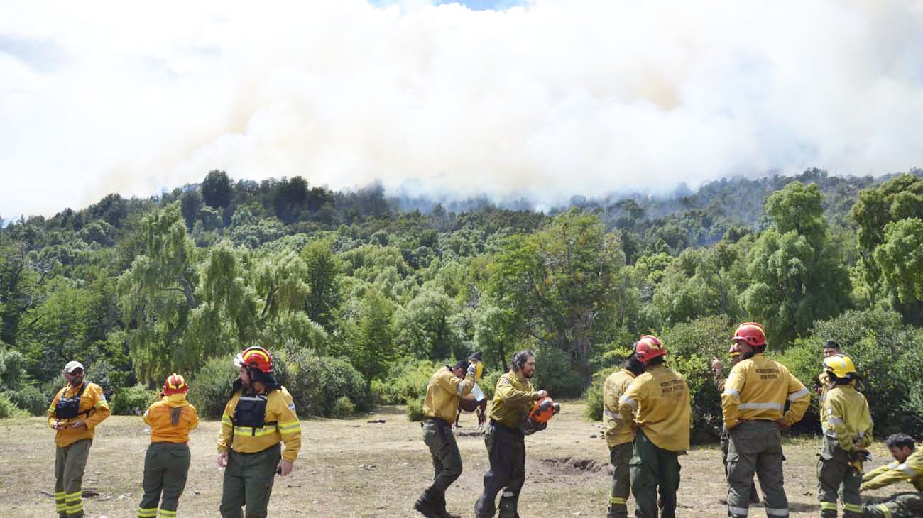Incendios forestales: ya se quemaron más de tres mil hectáreas en el parque Los Alerces