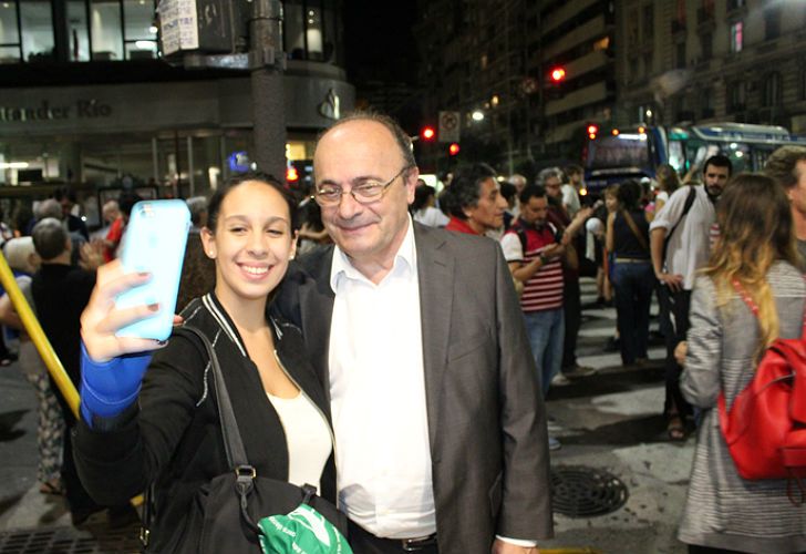 Cacerolazos en distintos puntos del país protestaron contra los aumentos de tarifas