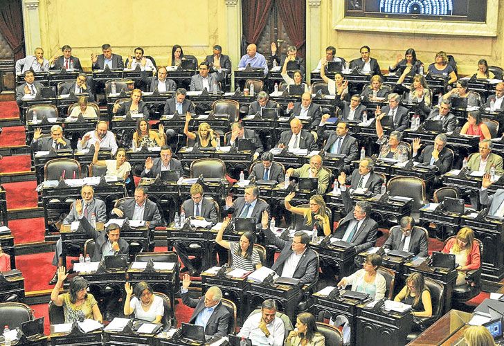 Blanqueo laboral y baja de impuestos al trabajo, en la agenda del Congreso