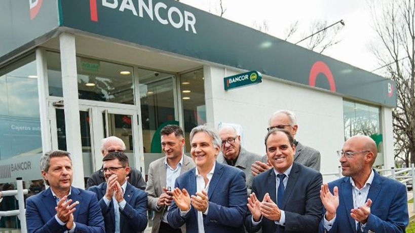 Llaryora inauguró una sucursal de Bancor en el Parque Industrial de San Francisco y anunció obras millonarias