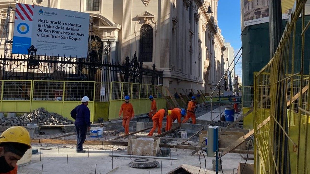 El retiro de adoquines del Casco Histórico porteño es motivo de reclamos