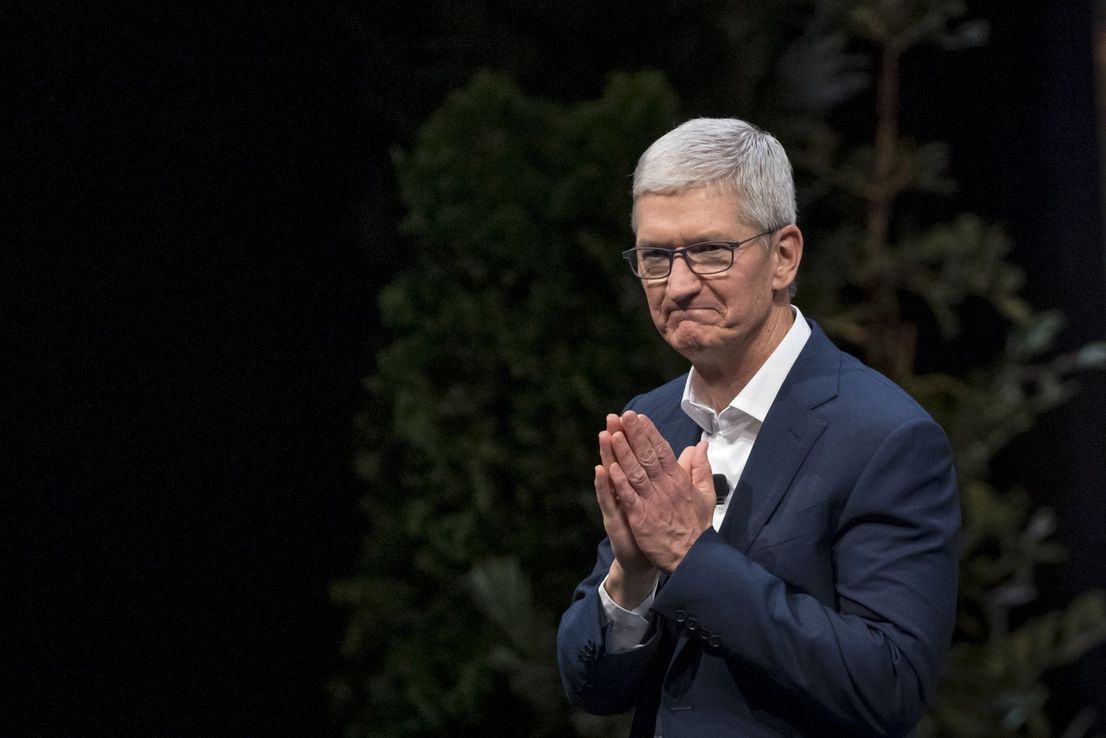 Tim Cook se vuelve multimillonario y lleva a Apple a la cima