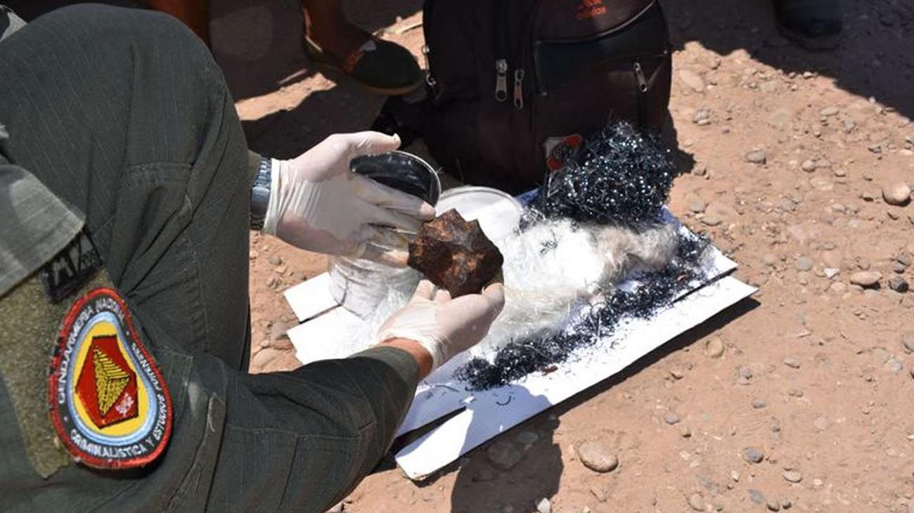 Llevaba un meteorito de más de US$ 260.000 en una lata de leche en polvo y fue detenido en un paso fronterizo