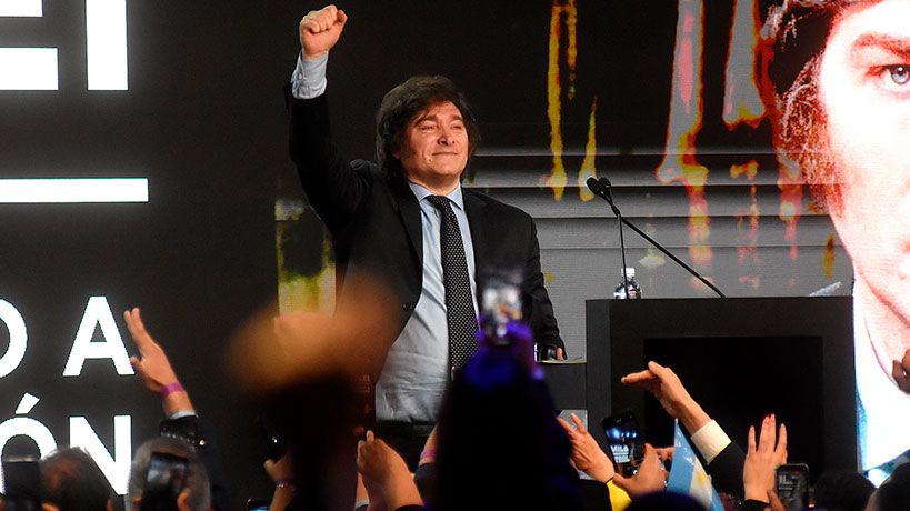 Milei festeja con sus “héroes” presentes y ausentes en Diputados