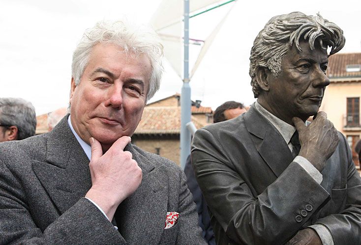 Sigue la exitosa saga de Ken Follet