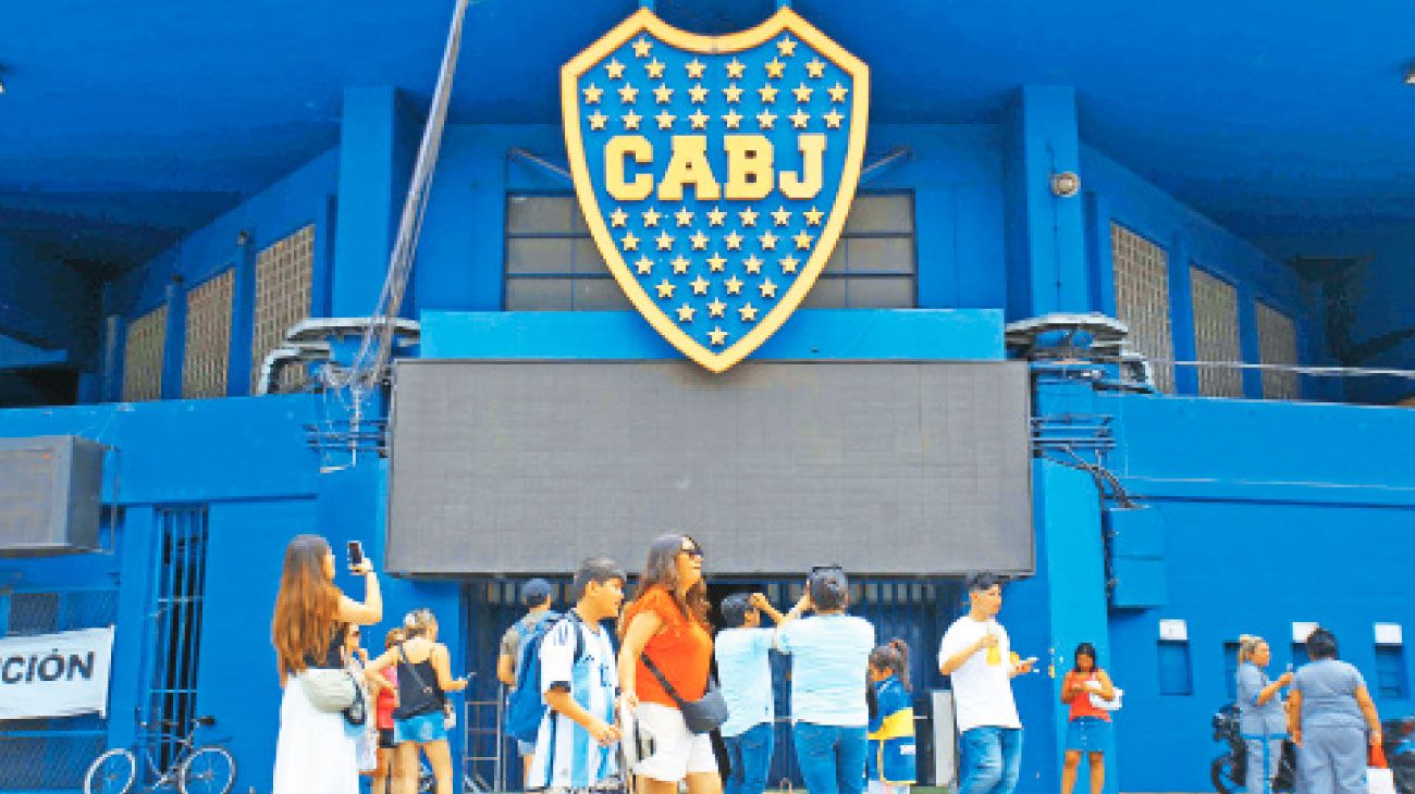 Boca decide entre Riquelme y Macri, en una elección en la que juega Milei