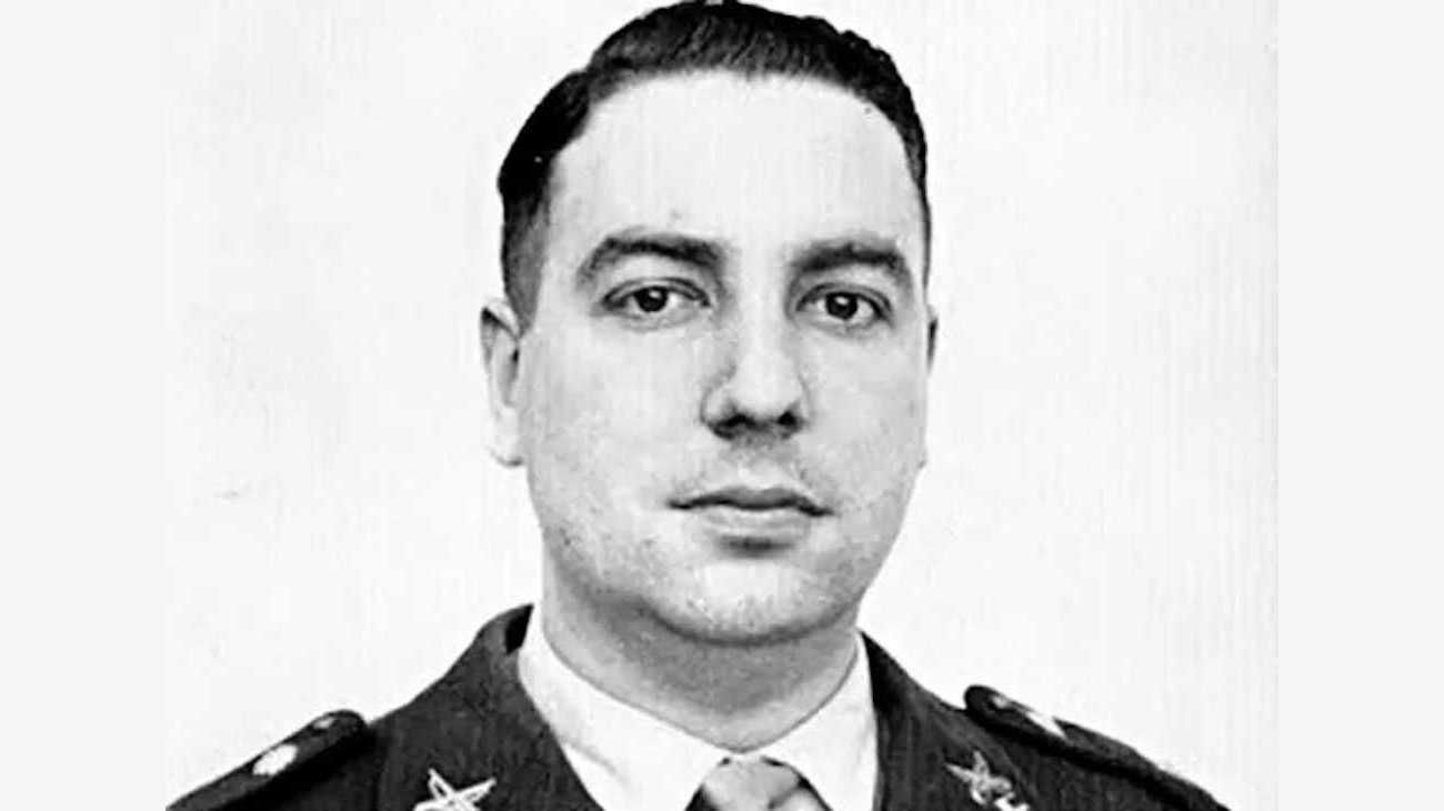 Quién fue Argentino del Valle Larrabure, el militar "martirizado" por el ERP que será homenajeado por Luis Petri